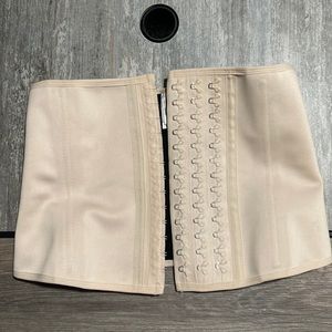 Jackie London Colombian waist trainer